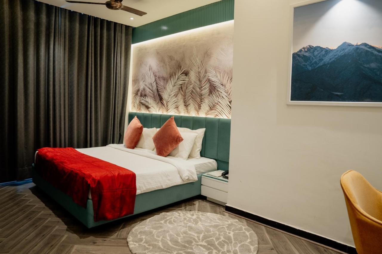 Redwood Resort Панчкула Екстер'єр фото