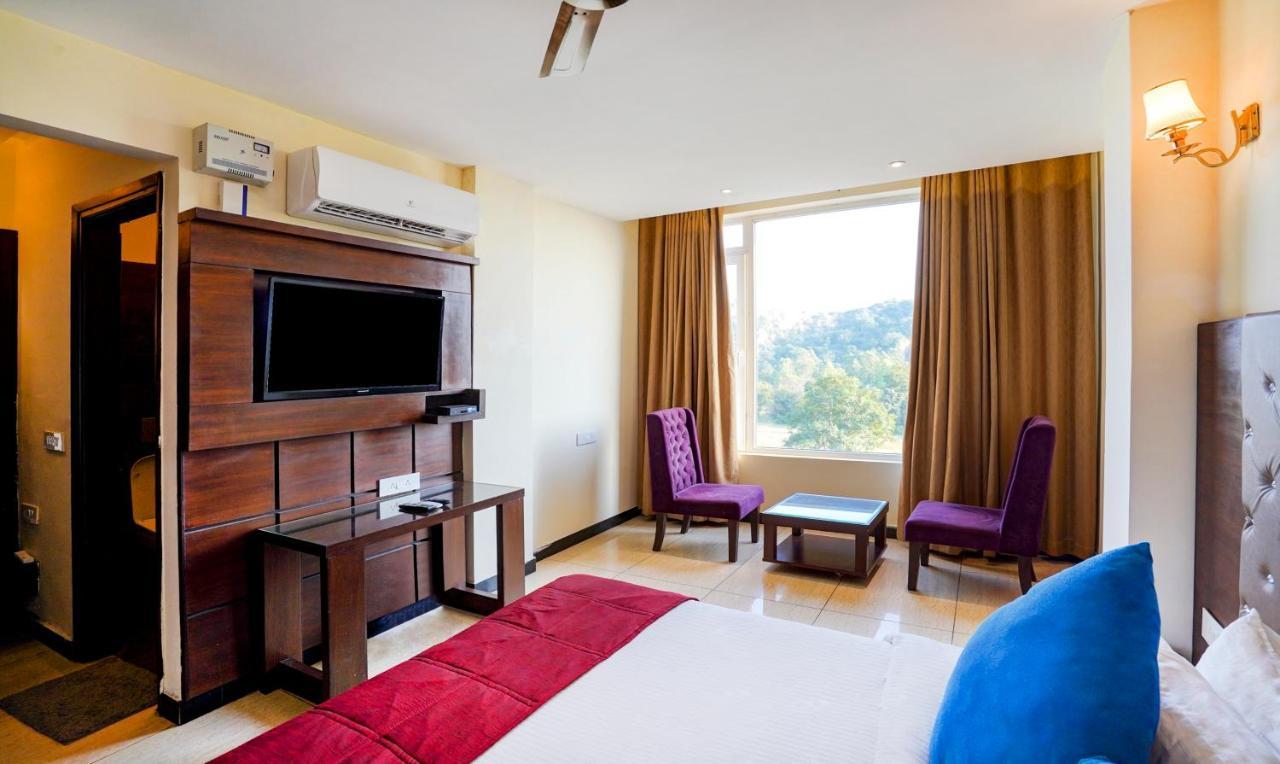 Redwood Resort Панчкула Екстер'єр фото